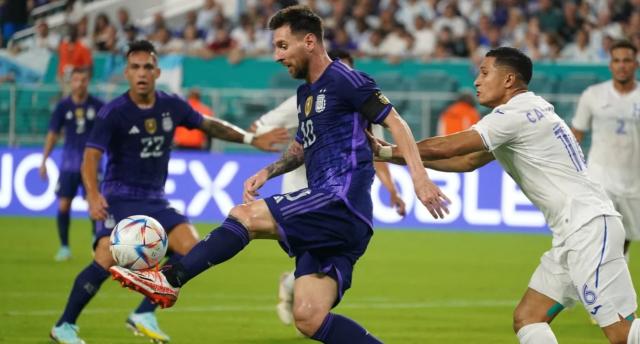 云开体育-梅西越老越妖，阿根廷队进攻还是100%全靠他