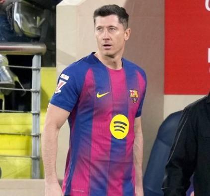 开云体育官网-ESPN：巴萨计划与莱万商讨大幅降薪续约，球员仍可能留队